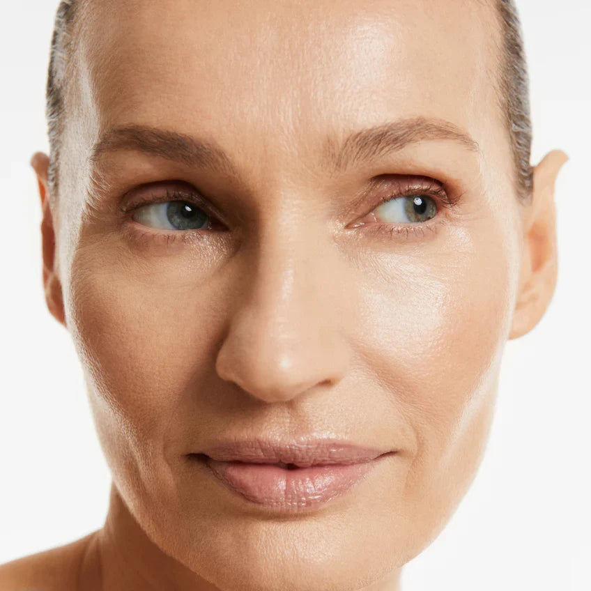 Tilpassende anti-age-foundation